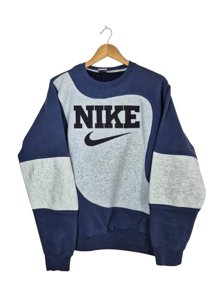 Nike 90s spell out sweater maat M
