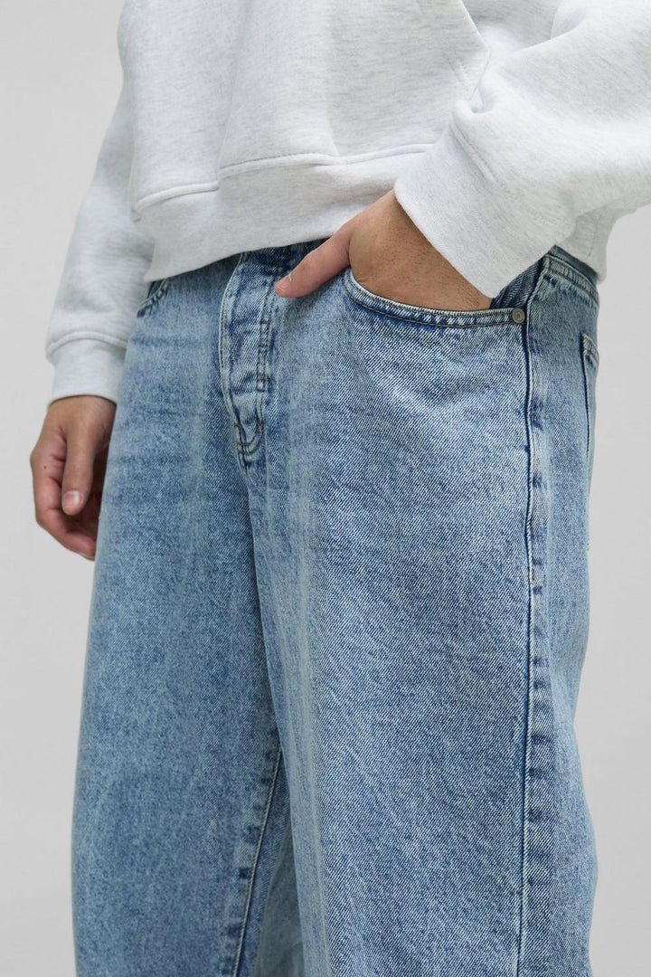 Relaxed Rigid Jean