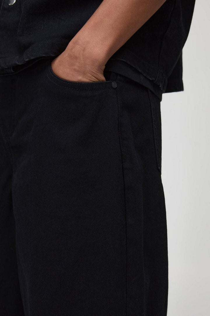 Relaxed Barrel Fit Rigid Black Washed Jeans