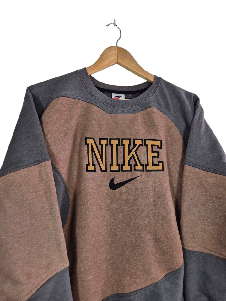 Nike 90s spell out sweater maat S