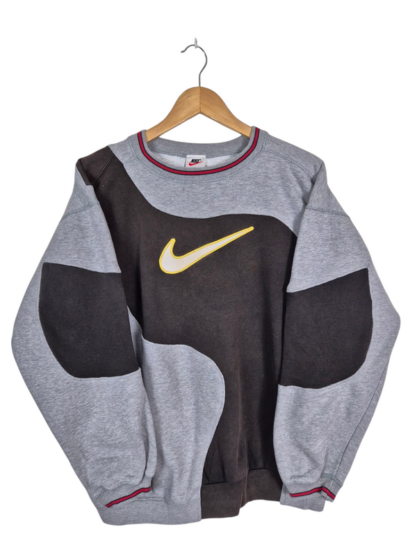 Nike 90s big swoosh sweater maat L