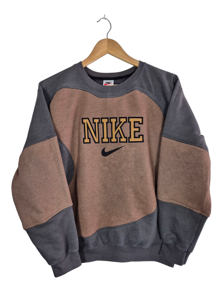 Nike 90s spell out sweater maat S