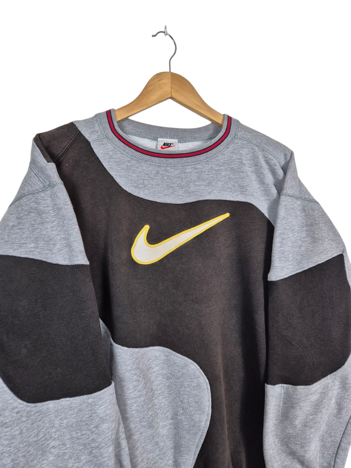 Nike 90s big swoosh sweater maat L