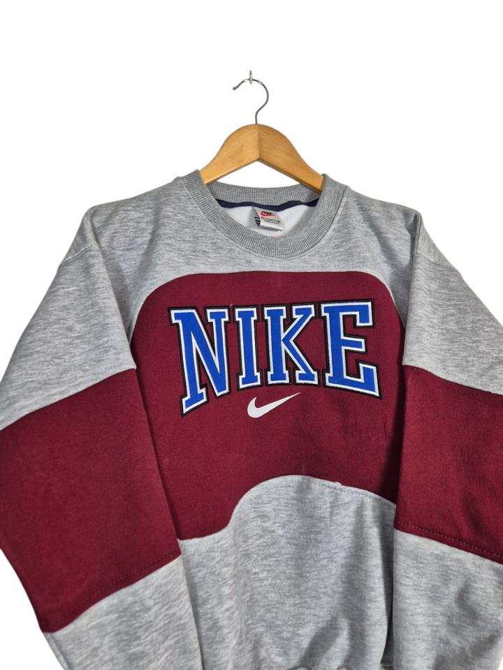 Nike 90s spell out sweater maat S