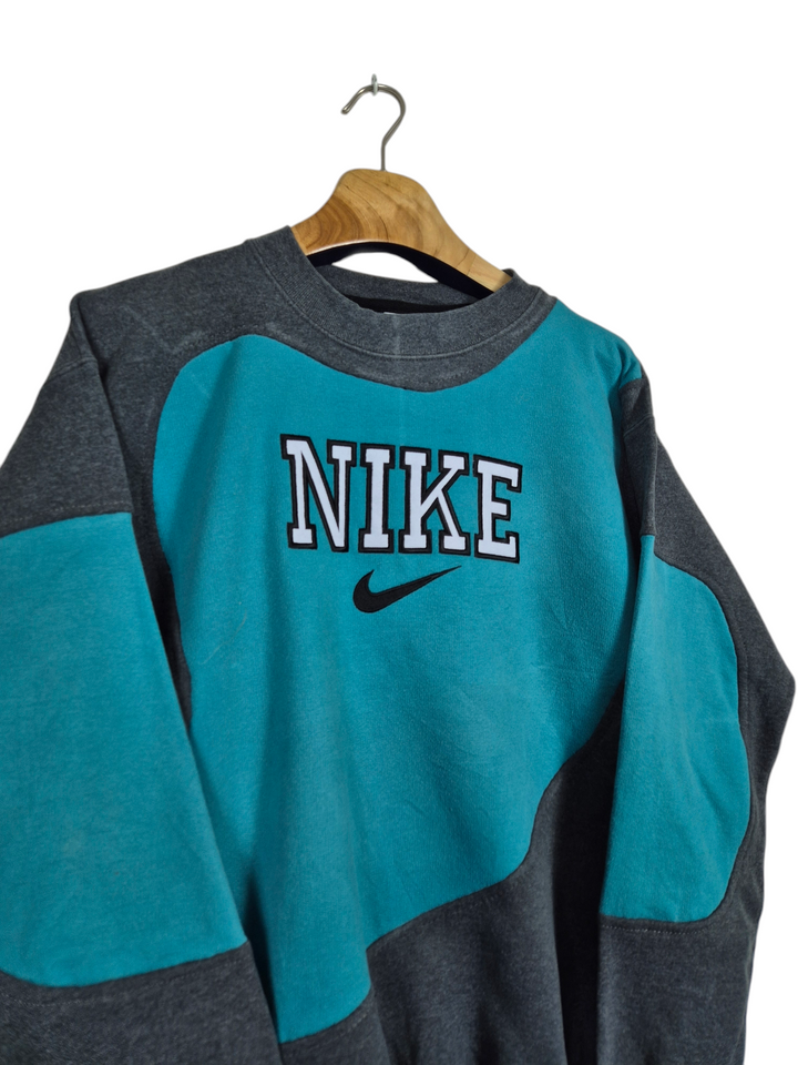 Nike spell out sweater maat S